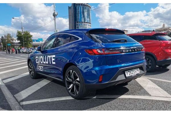 Электроавтомобиль EVOLUTE 2025